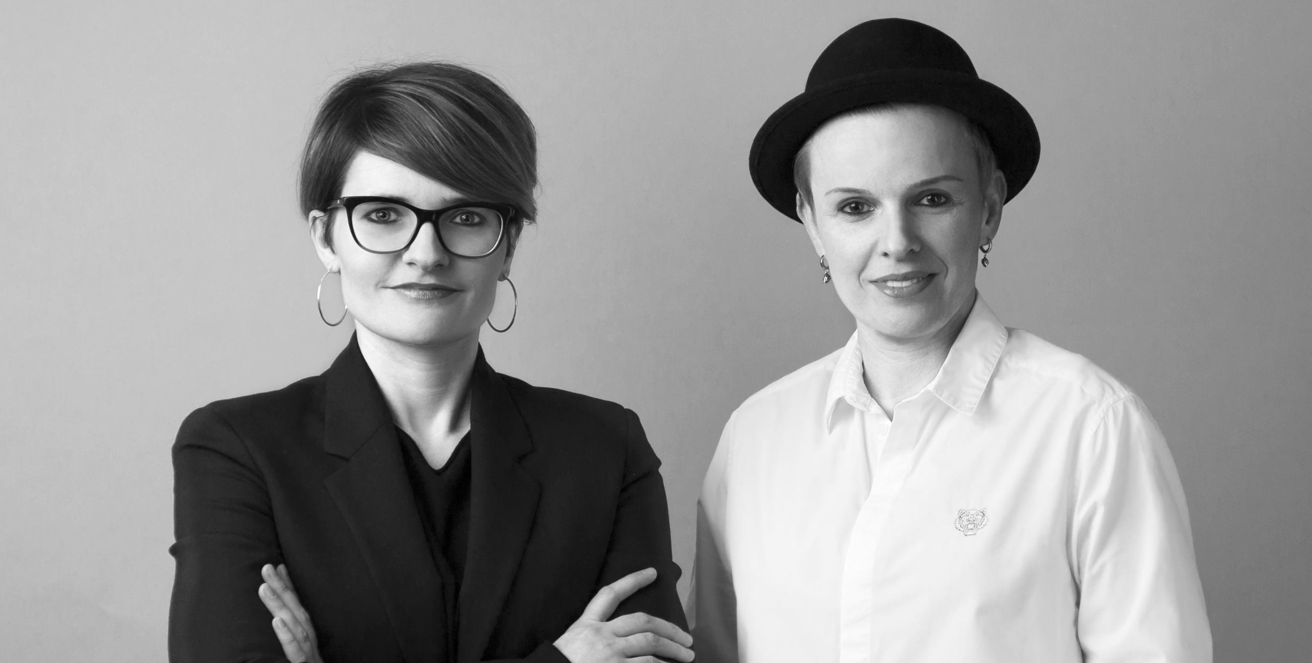 Seit 2004 beraten Carol und Joana Hoffmeister mit ihrer Markenagentur MONOKI internationale Kunden im Bereich Brand Identity.